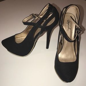 Fun Strappy black heels! Qupid size 7.5